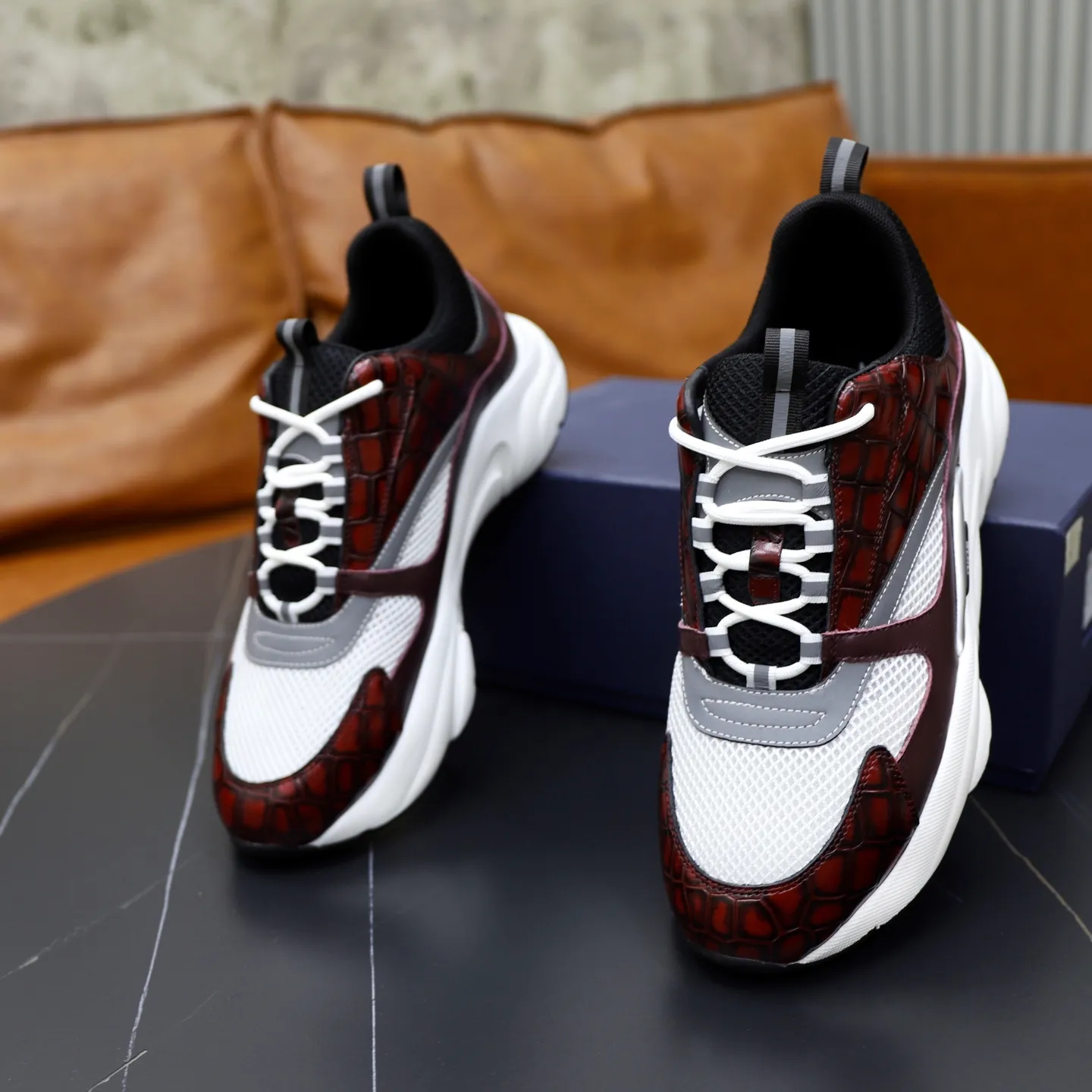 Ex-factory price: 500💰🙅‍♂️🙅‍♂️🙅‍♂️ Brand: Dior DIOR Standard code: 38-44 (45, 46 customized) Grade: Same as the official website Material: Original leather splicing Comfortable and breathable lining Original wear-resistant outsole Style category: Men's fashionable casual shoes Running sneakers Noble luxury brand elements Top luxury Color: actual picture color